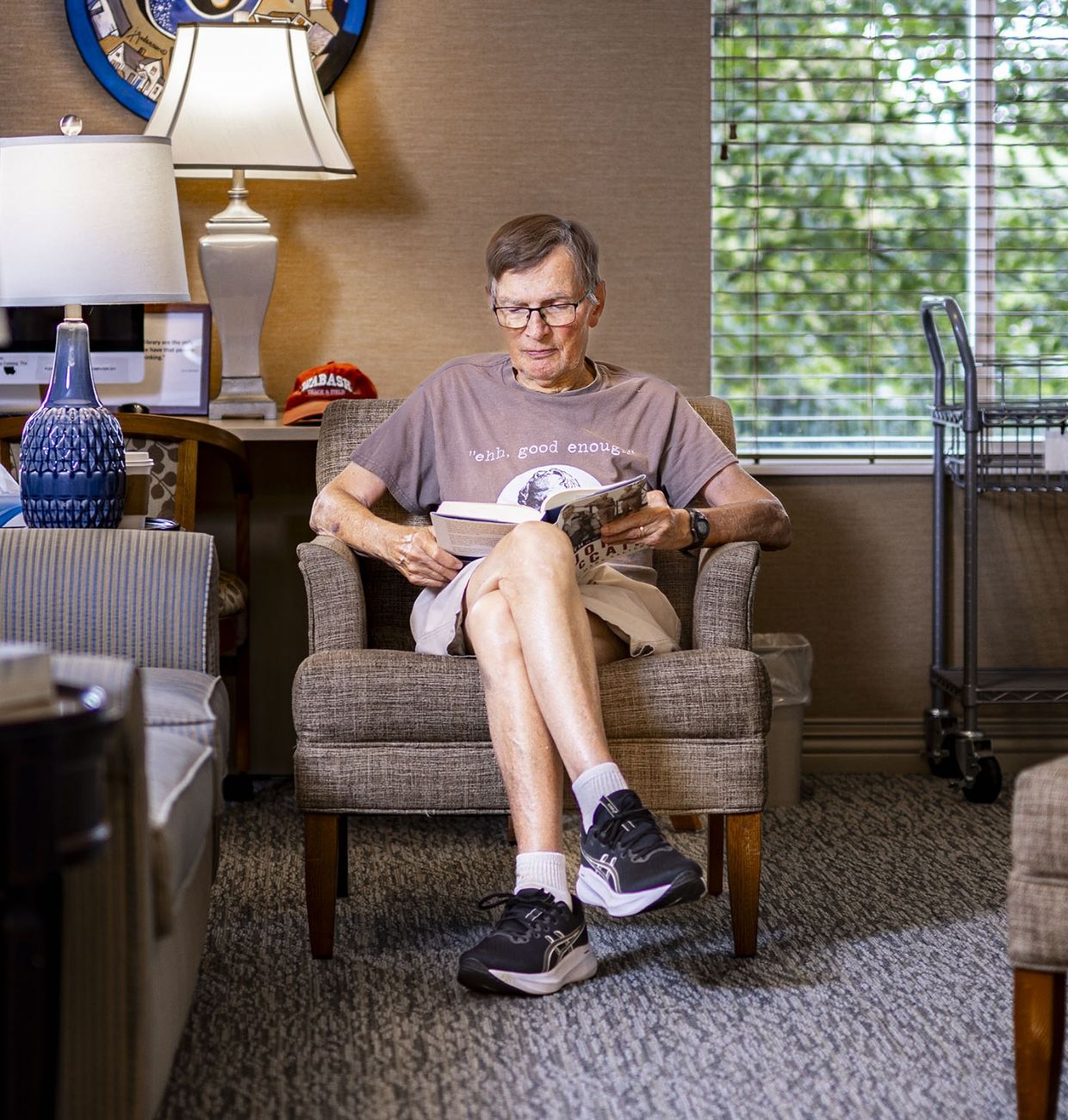 An independent living resident relaxes with the newspaper at Willow Brook in Delaware, Ohio, featured in the home page independent living section.