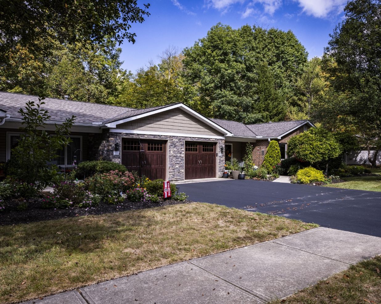 A single-family Village residence at Willow Brook Village in Delaware, Ohio, used in the financial section of the independent living page.