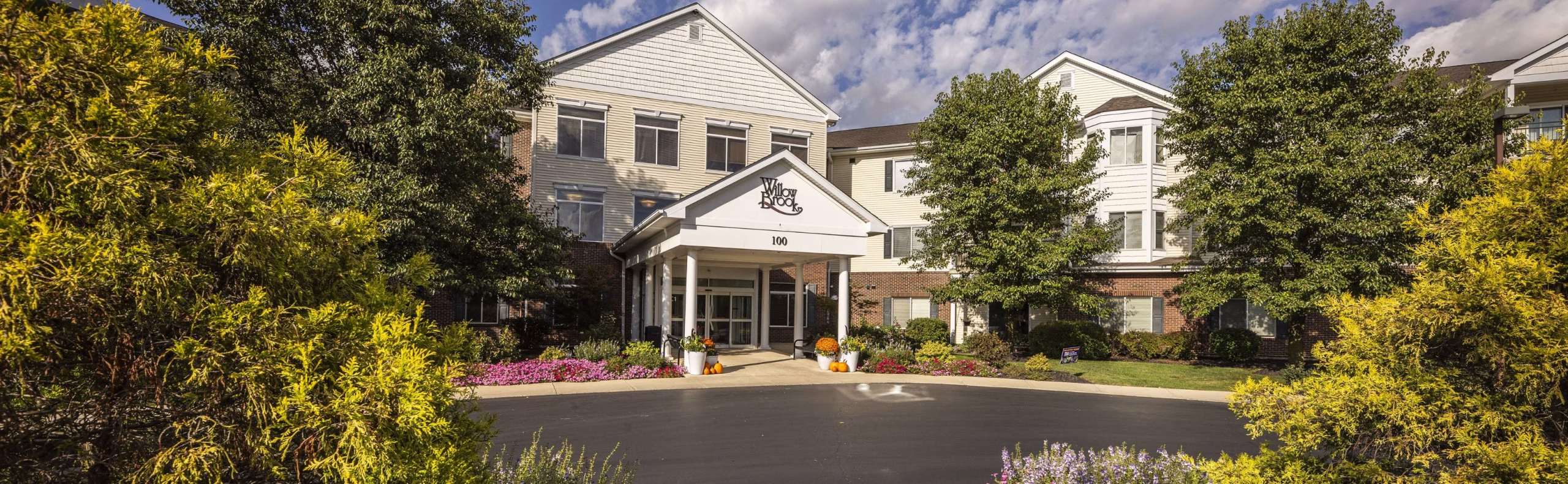 Wide desktop banner of Willow Brook Run, the Delaware, Ohio senior living community known for independent living, transitional living, assisted living, and memory care.